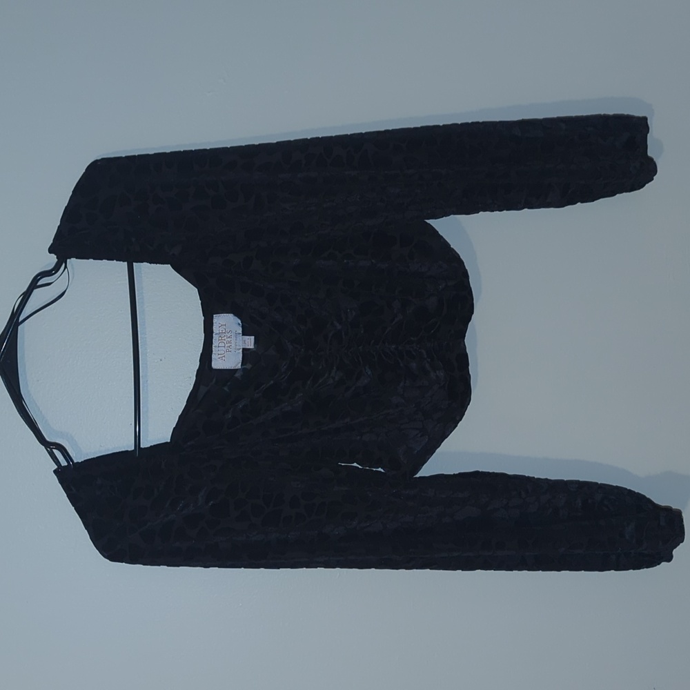 Francesca's puff sleeve velvet hearts crop top